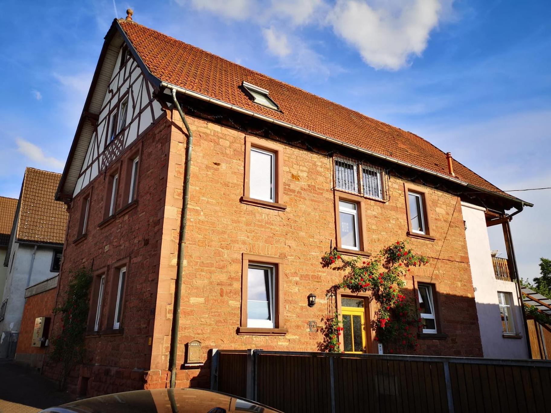 Ferienwohnung gemütliches Sandsteinhaus Buergstadt Zimmer foto